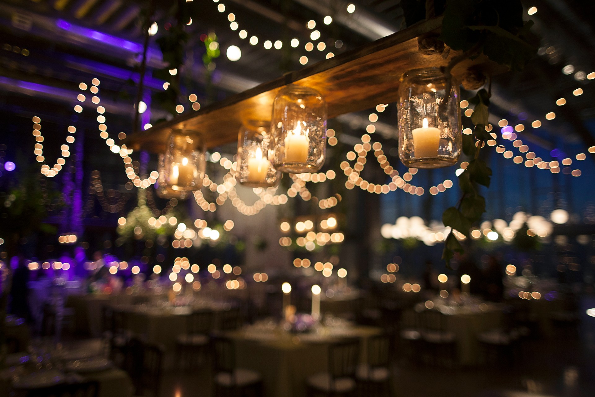 Jar candles to illuminate wedding party